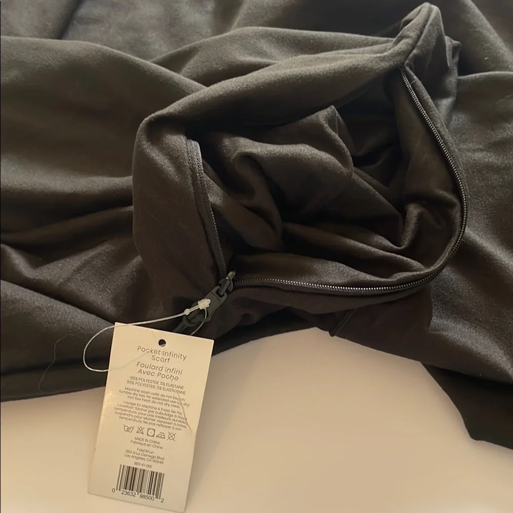 Beyond Yoga‎ Hidden Pocket Infinity Scarf Black